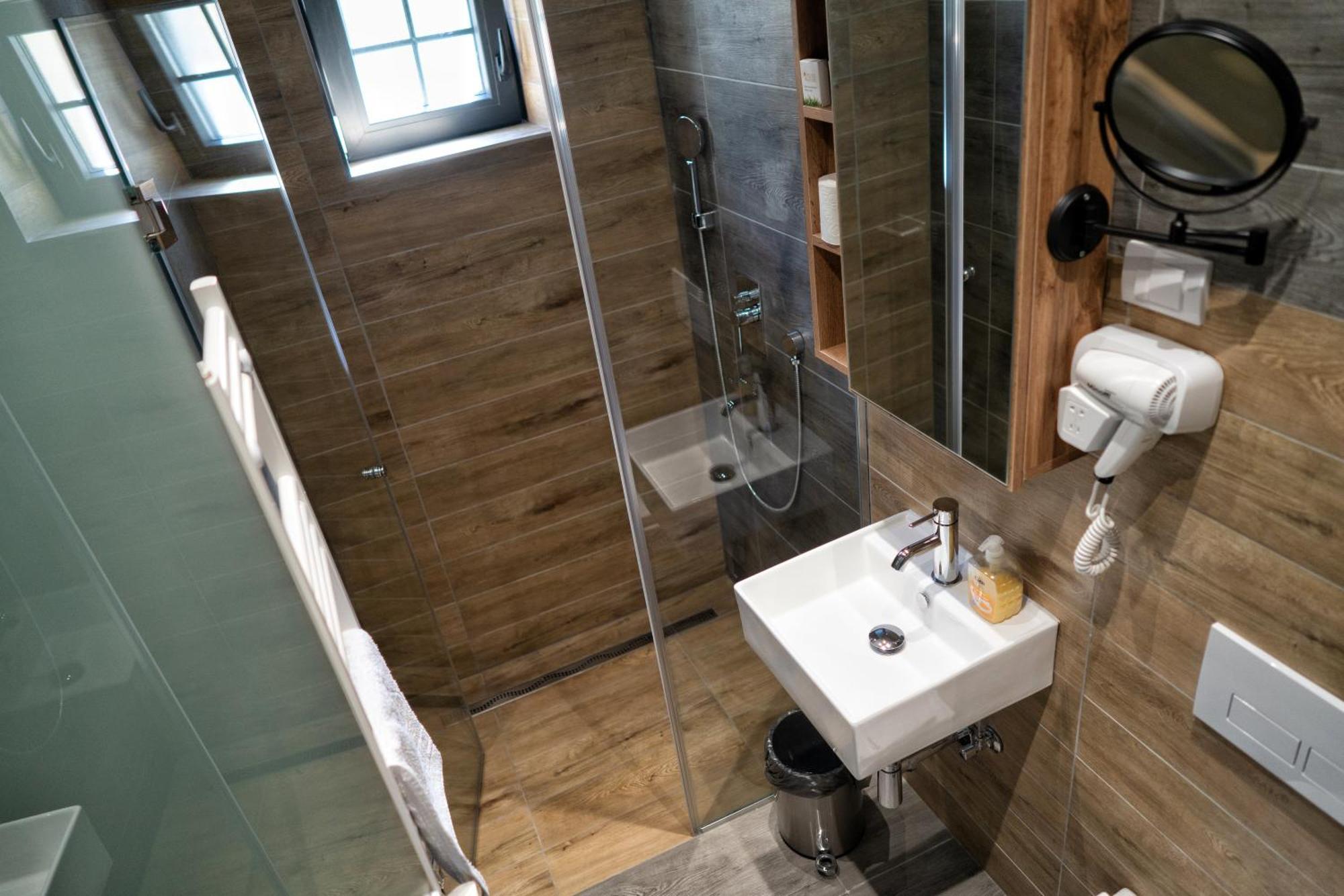 La Roue Hotel Vrsac Ngoại thất bức ảnh