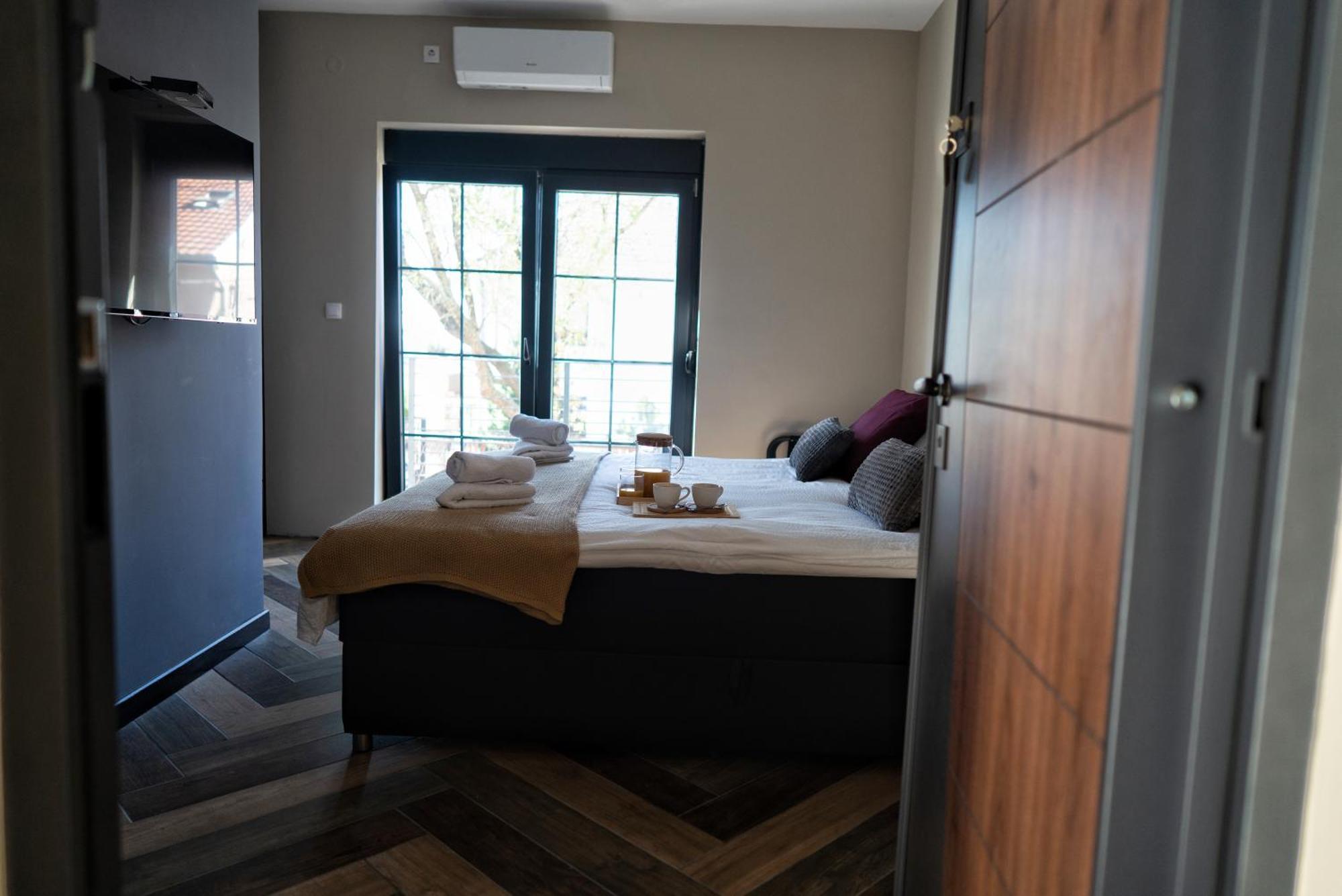 La Roue Hotel Vrsac Ngoại thất bức ảnh