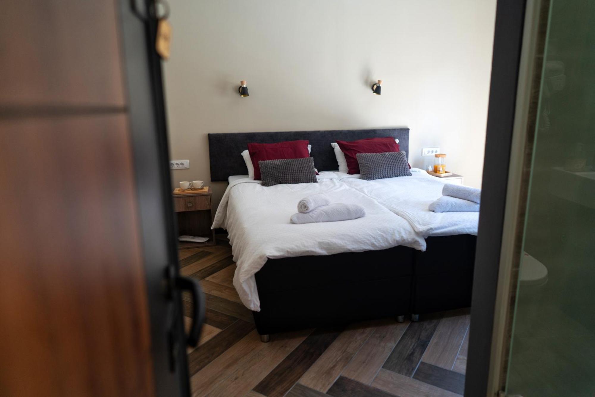 La Roue Hotel Vrsac Phòng bức ảnh