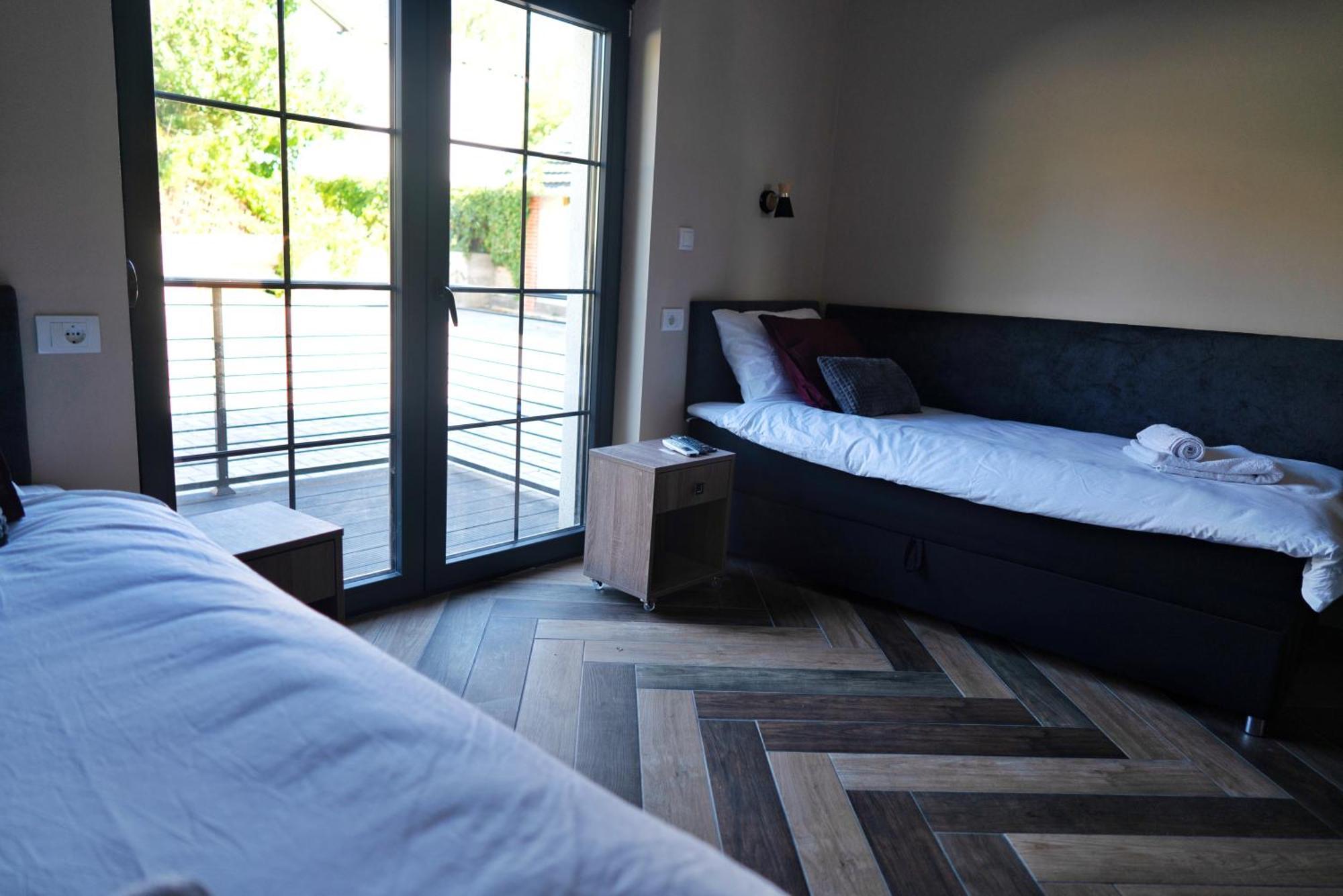 La Roue Hotel Vrsac Ngoại thất bức ảnh