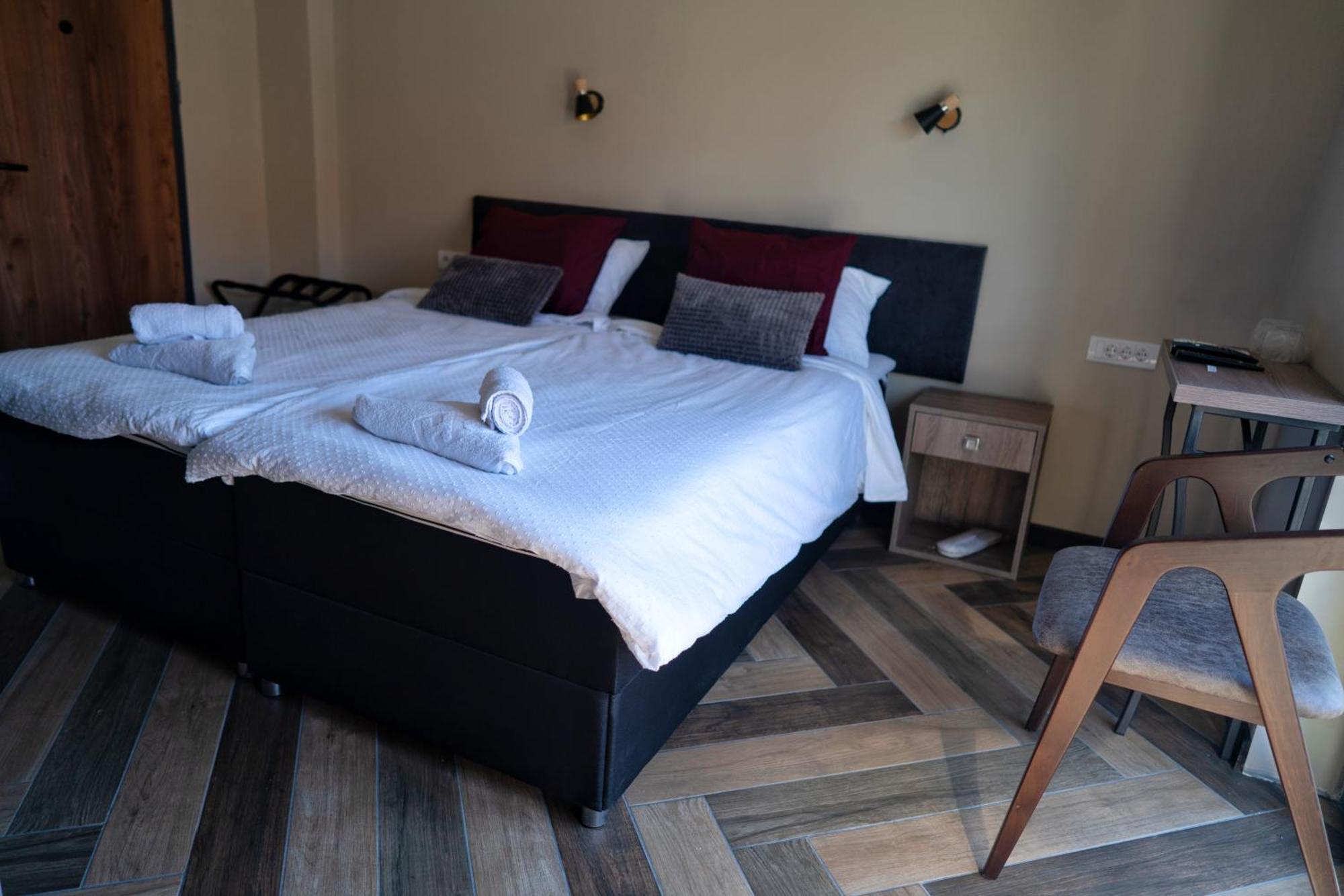 La Roue Hotel Vrsac Ngoại thất bức ảnh